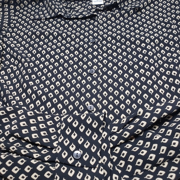 Ann Taylor Loft Essential blouse 8p (petite) - Picture 5 of 7